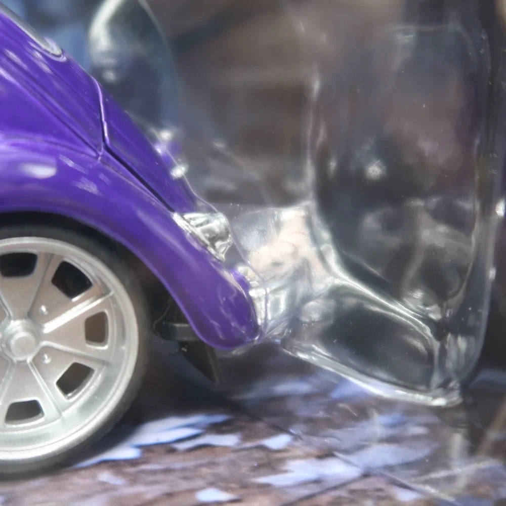 Jada Toys 1:24 Diecast Volkswagen Beetle‎ Purple Car Wednesday Figure